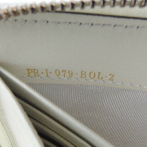 VALENTINO GARAVANI wallet Studded beige leather Auth used T18138 - Picture 5 of 8